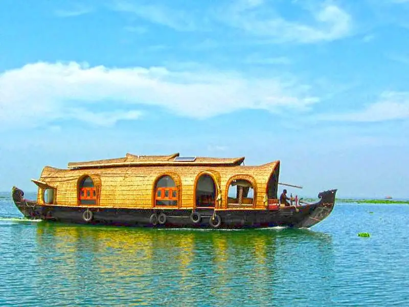 houseboats in Kumarakom