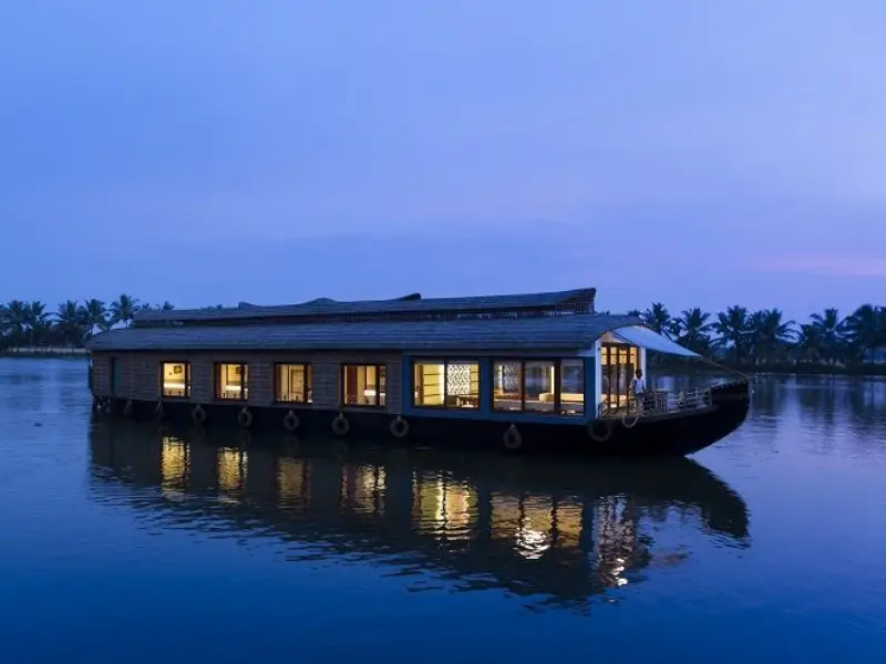 Jumbo Houseboat