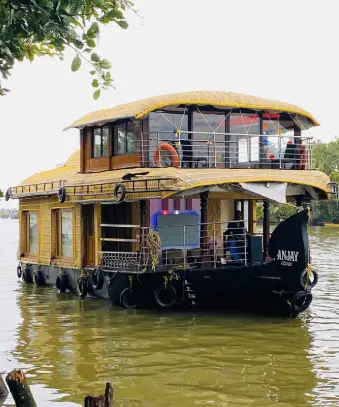 houseboat